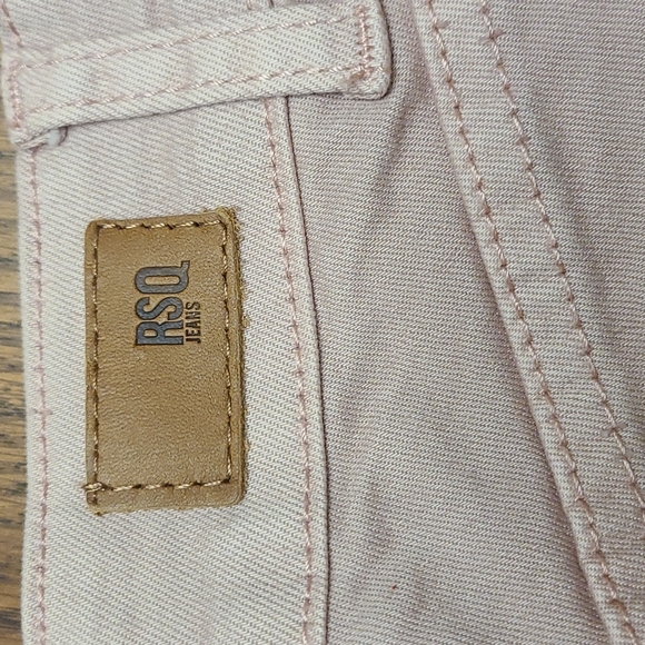 SHORTS - Picture 3 of 4